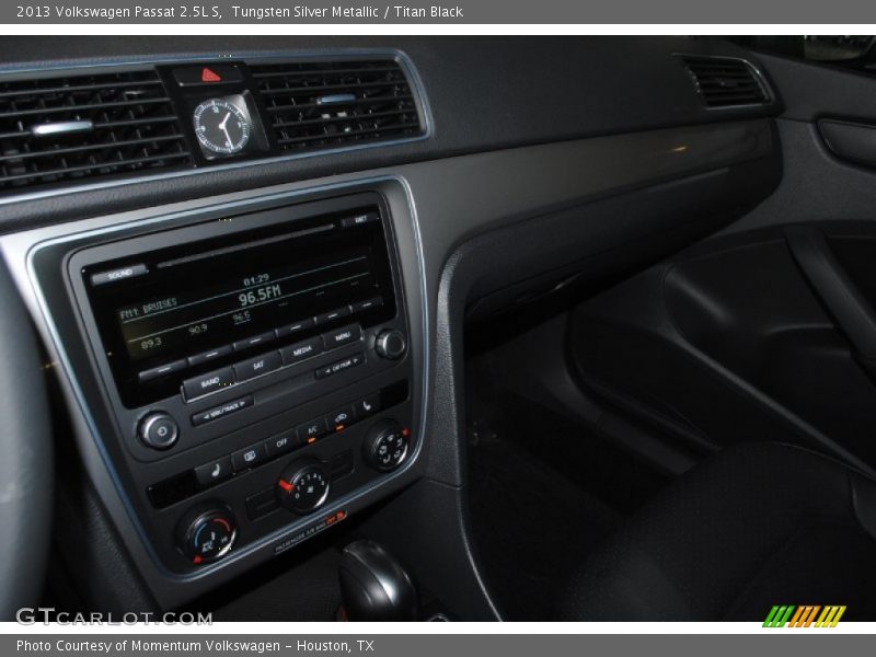 Tungsten Silver Metallic / Titan Black 2013 Volkswagen Passat 2.5L S