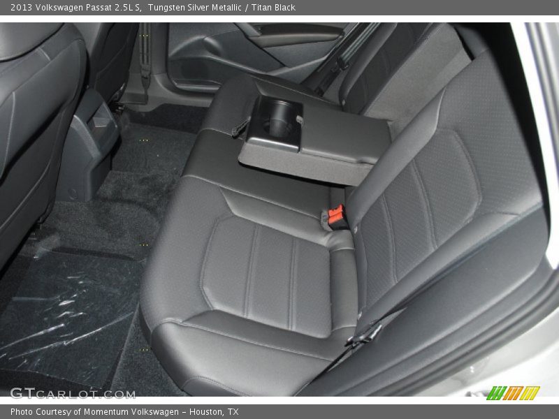Tungsten Silver Metallic / Titan Black 2013 Volkswagen Passat 2.5L S
