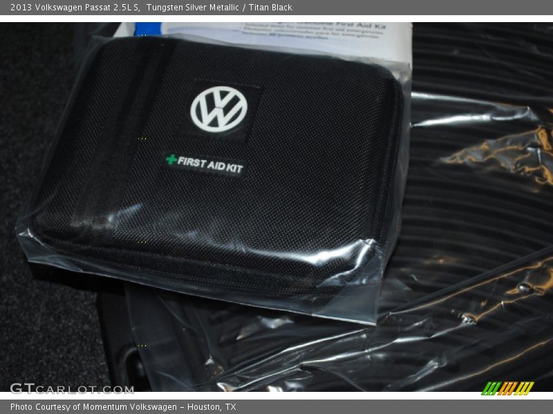 Tungsten Silver Metallic / Titan Black 2013 Volkswagen Passat 2.5L S