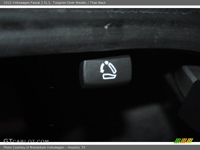 Tungsten Silver Metallic / Titan Black 2013 Volkswagen Passat 2.5L S