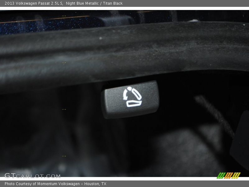 Night Blue Metallic / Titan Black 2013 Volkswagen Passat 2.5L S