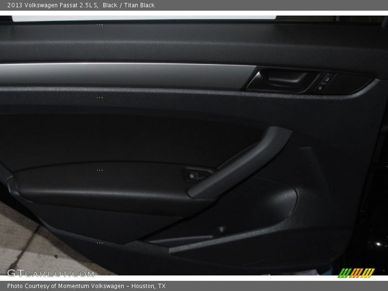 Black / Titan Black 2013 Volkswagen Passat 2.5L S