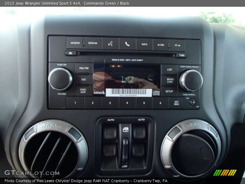 Commando Green / Black 2013 Jeep Wrangler Unlimited Sport S 4x4