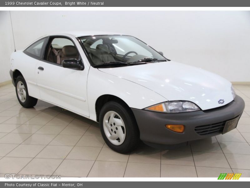 Bright White / Neutral 1999 Chevrolet Cavalier Coupe