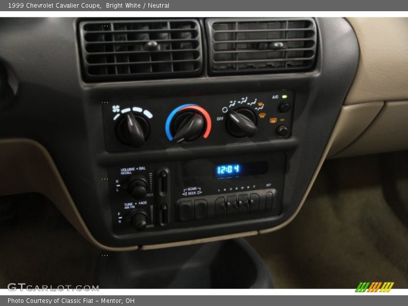 Bright White / Neutral 1999 Chevrolet Cavalier Coupe