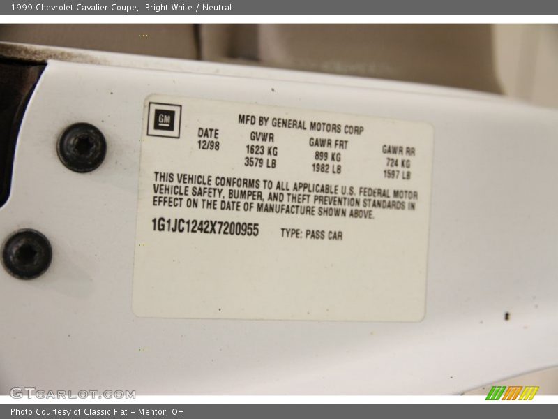 Bright White / Neutral 1999 Chevrolet Cavalier Coupe