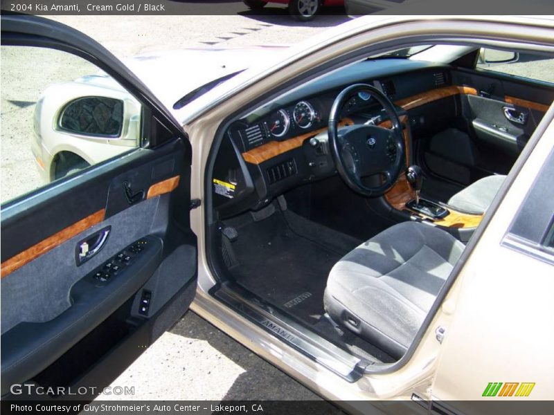 Cream Gold / Black 2004 Kia Amanti