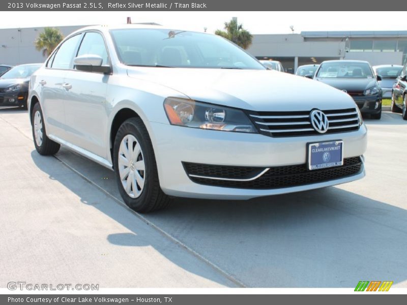 Reflex Silver Metallic / Titan Black 2013 Volkswagen Passat 2.5L S