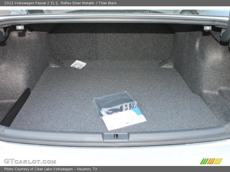 Reflex Silver Metallic / Titan Black 2013 Volkswagen Passat 2.5L S