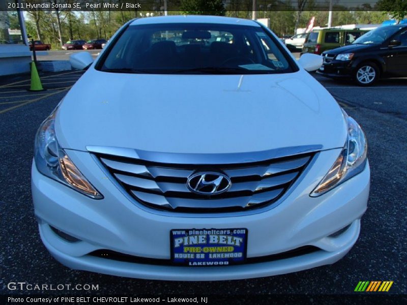 Pearl White / Black 2011 Hyundai Sonata SE