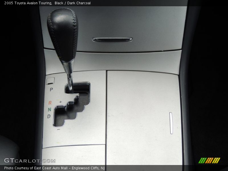 Black / Dark Charcoal 2005 Toyota Avalon Touring
