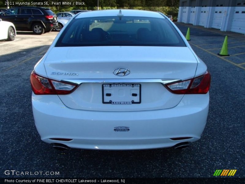 Pearl White / Black 2011 Hyundai Sonata SE