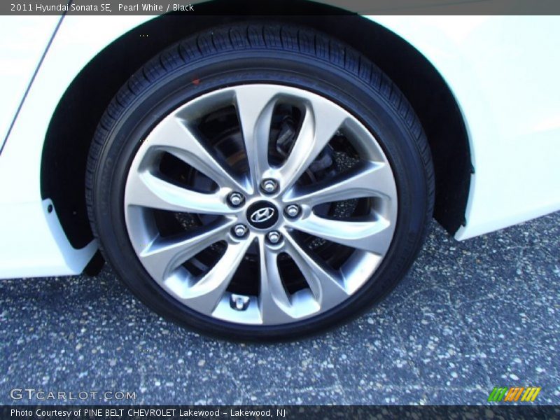 Pearl White / Black 2011 Hyundai Sonata SE