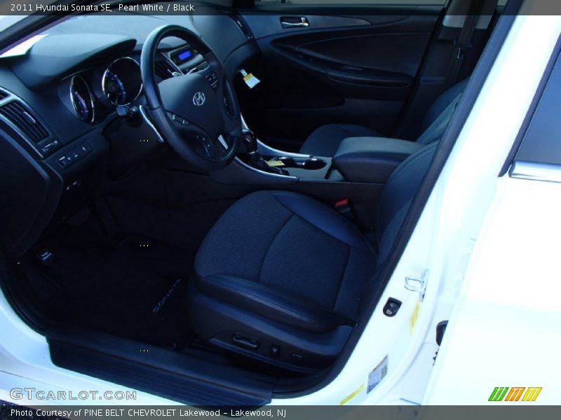 Pearl White / Black 2011 Hyundai Sonata SE