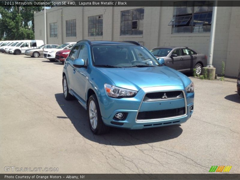 Front 3/4 View of 2011 Outlander Sport SE 4WD