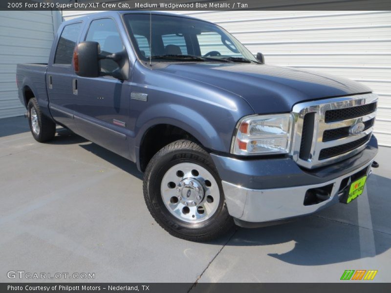 Medium Wedgewood Blue Metallic / Tan 2005 Ford F250 Super Duty XLT Crew Cab