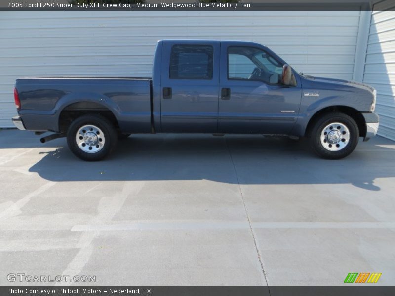 Medium Wedgewood Blue Metallic / Tan 2005 Ford F250 Super Duty XLT Crew Cab
