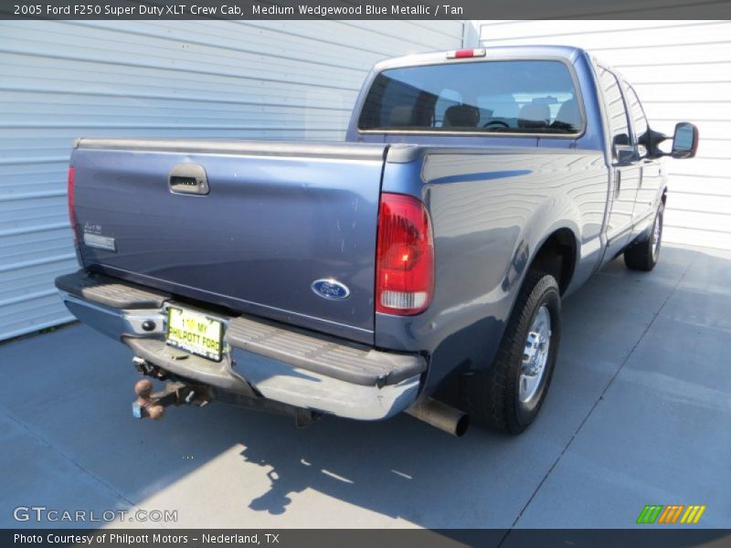 Medium Wedgewood Blue Metallic / Tan 2005 Ford F250 Super Duty XLT Crew Cab