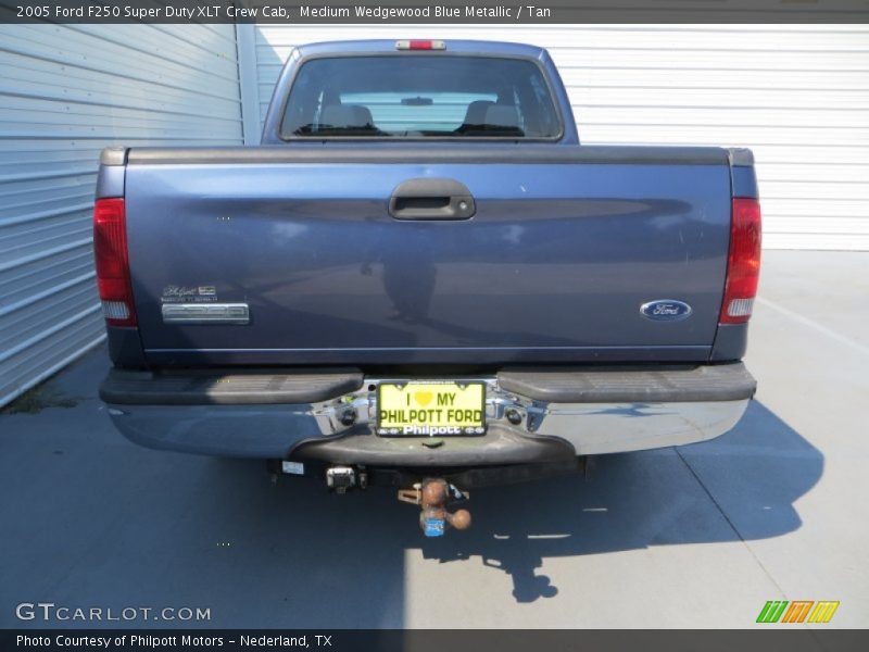 Medium Wedgewood Blue Metallic / Tan 2005 Ford F250 Super Duty XLT Crew Cab
