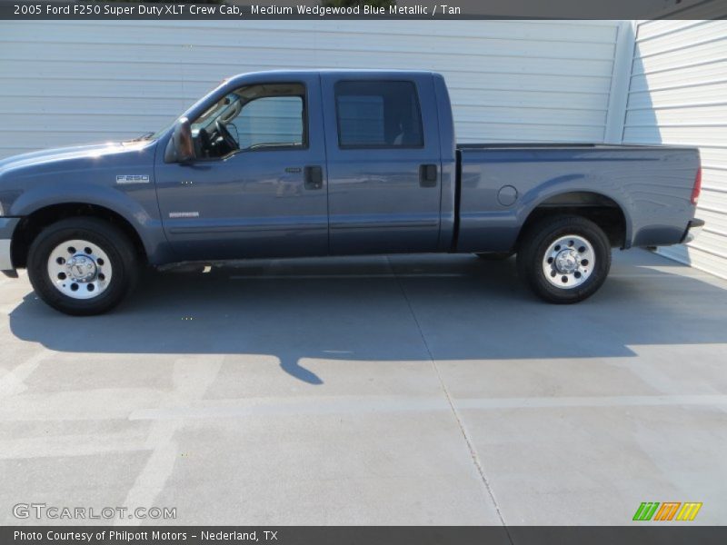 Medium Wedgewood Blue Metallic / Tan 2005 Ford F250 Super Duty XLT Crew Cab