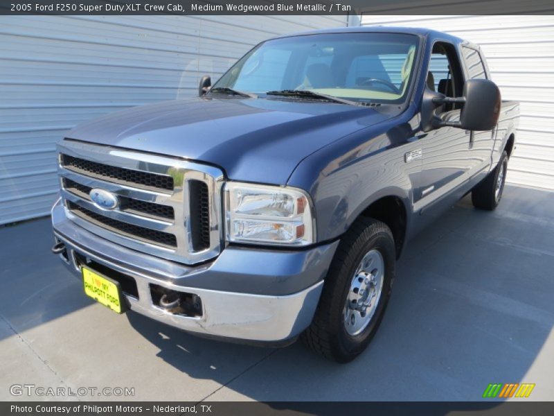 Medium Wedgewood Blue Metallic / Tan 2005 Ford F250 Super Duty XLT Crew Cab