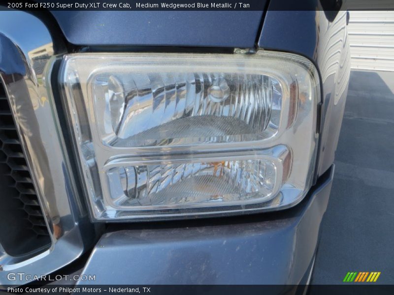 Medium Wedgewood Blue Metallic / Tan 2005 Ford F250 Super Duty XLT Crew Cab