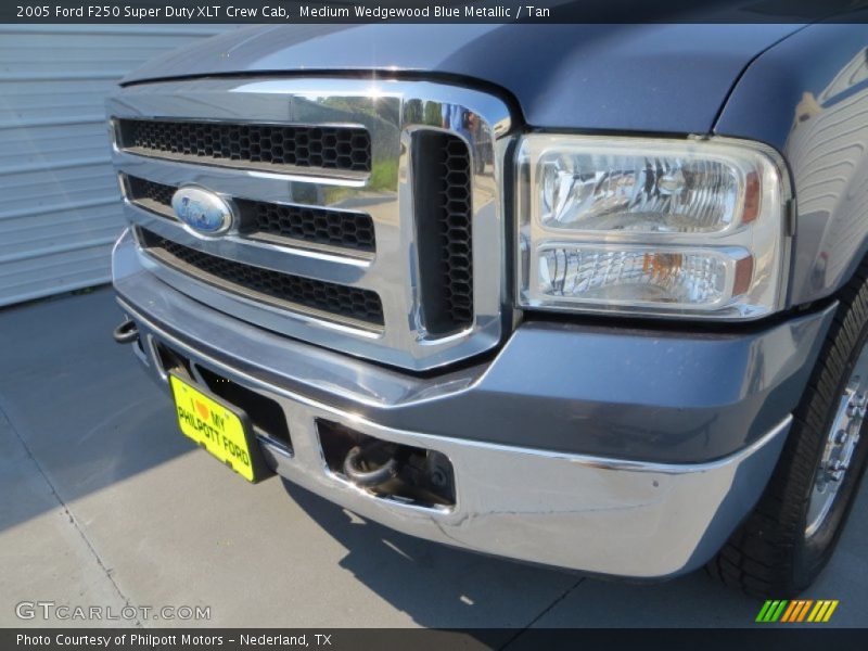 Medium Wedgewood Blue Metallic / Tan 2005 Ford F250 Super Duty XLT Crew Cab