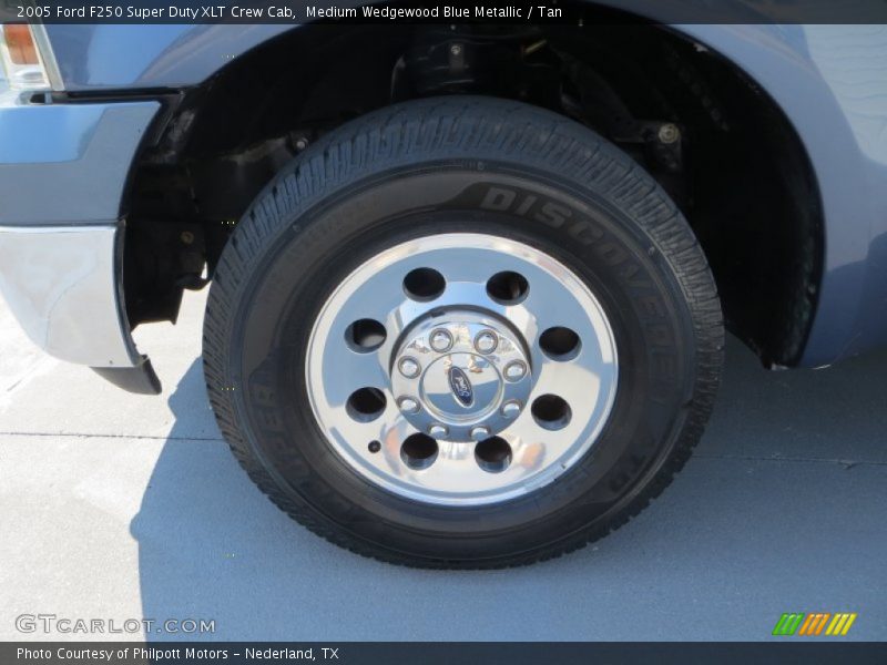 Medium Wedgewood Blue Metallic / Tan 2005 Ford F250 Super Duty XLT Crew Cab
