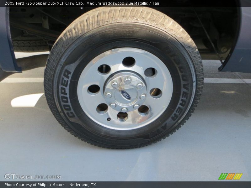 Medium Wedgewood Blue Metallic / Tan 2005 Ford F250 Super Duty XLT Crew Cab