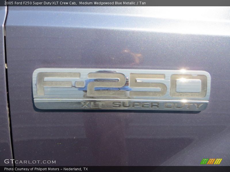 Medium Wedgewood Blue Metallic / Tan 2005 Ford F250 Super Duty XLT Crew Cab