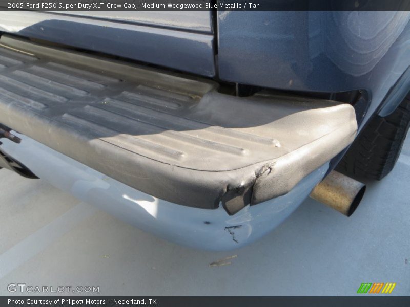 Medium Wedgewood Blue Metallic / Tan 2005 Ford F250 Super Duty XLT Crew Cab