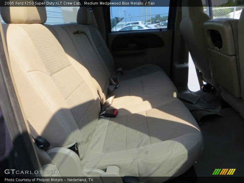 Medium Wedgewood Blue Metallic / Tan 2005 Ford F250 Super Duty XLT Crew Cab