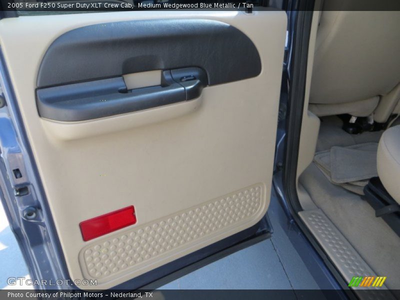 Medium Wedgewood Blue Metallic / Tan 2005 Ford F250 Super Duty XLT Crew Cab