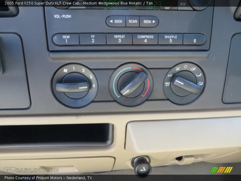 Medium Wedgewood Blue Metallic / Tan 2005 Ford F250 Super Duty XLT Crew Cab
