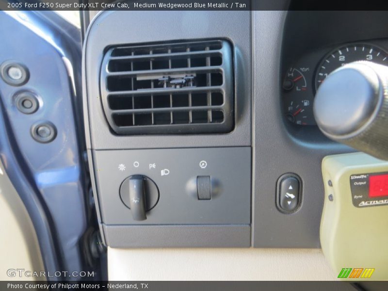 Medium Wedgewood Blue Metallic / Tan 2005 Ford F250 Super Duty XLT Crew Cab