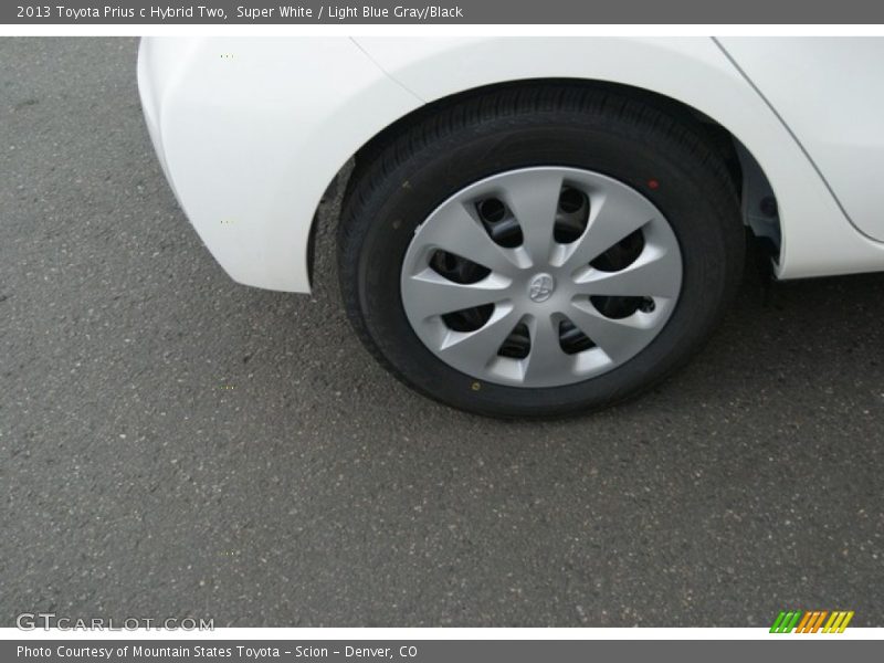 Super White / Light Blue Gray/Black 2013 Toyota Prius c Hybrid Two