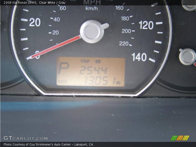 Clear White / Gray 2008 Kia Rondo LX V6