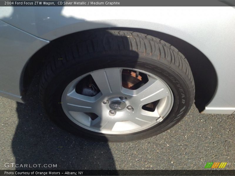 CD Silver Metallic / Medium Graphite 2004 Ford Focus ZTW Wagon