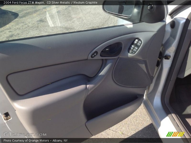 CD Silver Metallic / Medium Graphite 2004 Ford Focus ZTW Wagon