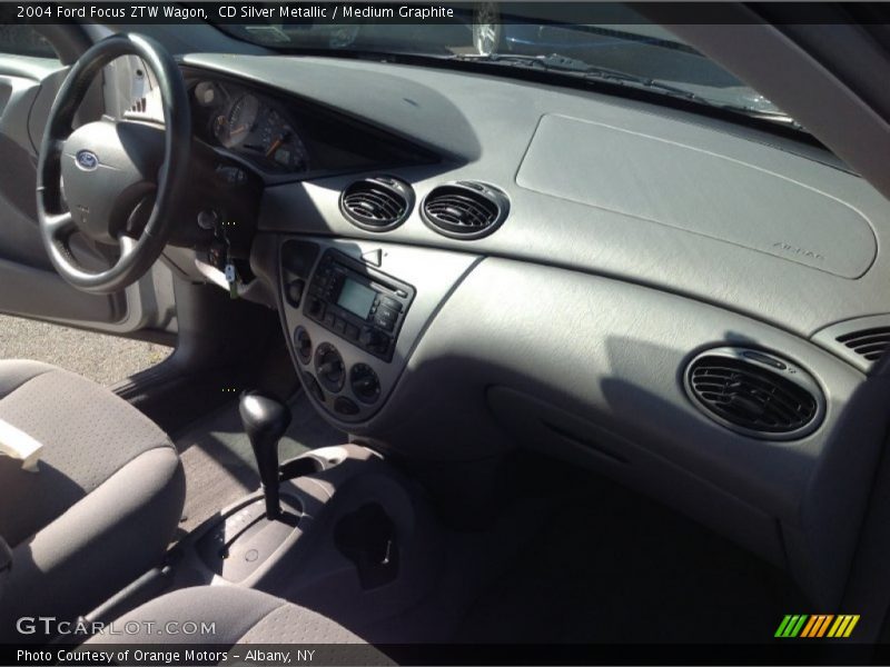 CD Silver Metallic / Medium Graphite 2004 Ford Focus ZTW Wagon