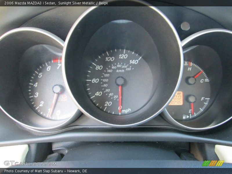  2006 MAZDA3 i Sedan i Sedan Gauges