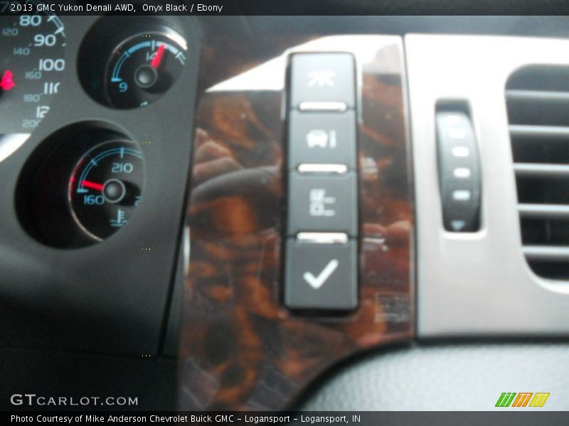 Onyx Black / Ebony 2013 GMC Yukon Denali AWD