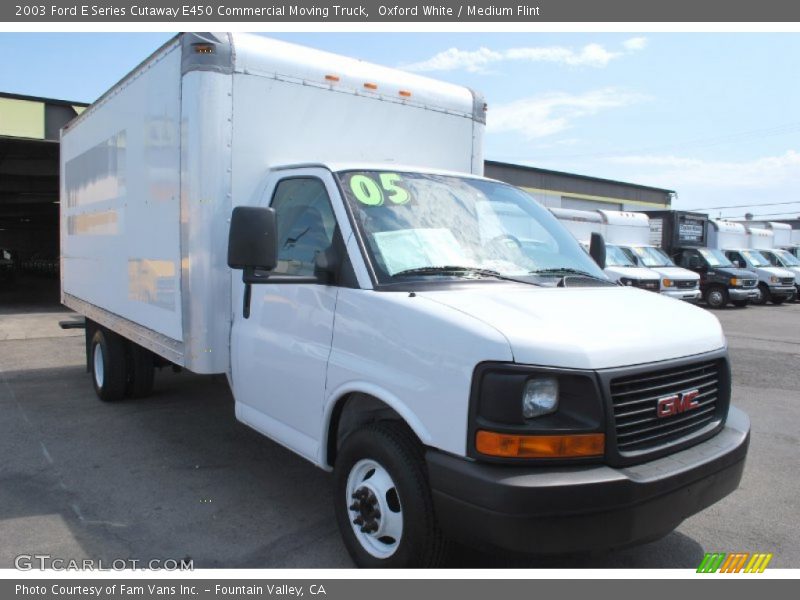 Oxford White / Medium Flint 2003 Ford E Series Cutaway E450 Commercial Moving Truck