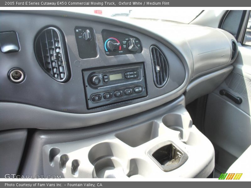 Controls of 2005 E Series Cutaway E450 Commercial Moving Truck