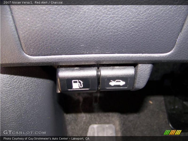 Red Alert / Charcoal 2007 Nissan Versa S