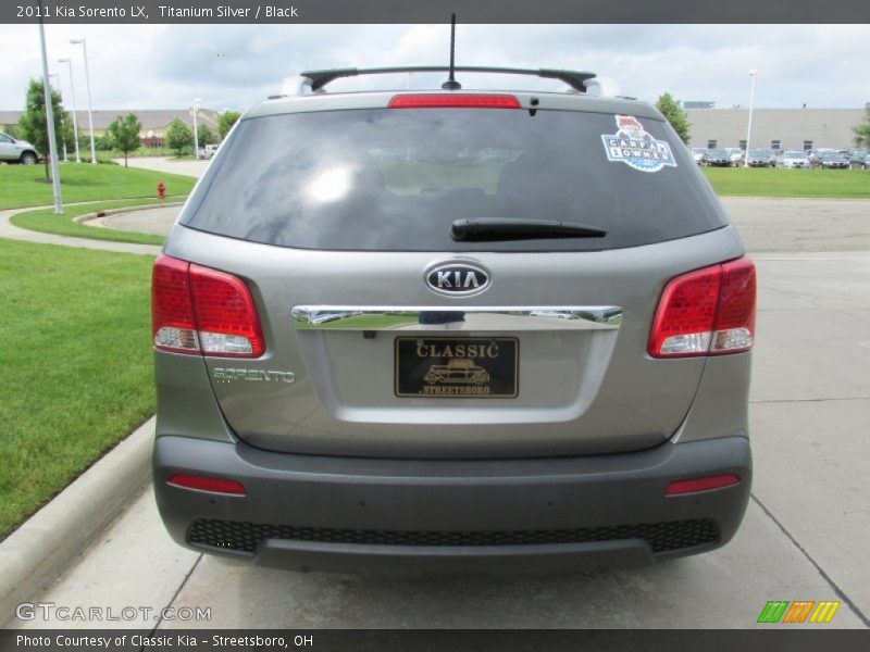 Titanium Silver / Black 2011 Kia Sorento LX