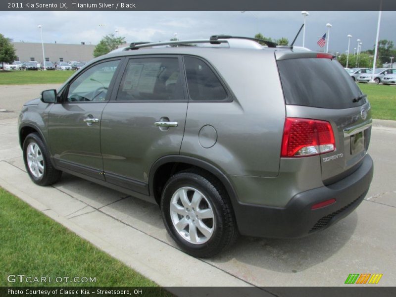 Titanium Silver / Black 2011 Kia Sorento LX