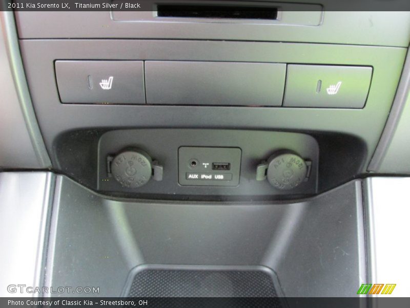 Titanium Silver / Black 2011 Kia Sorento LX