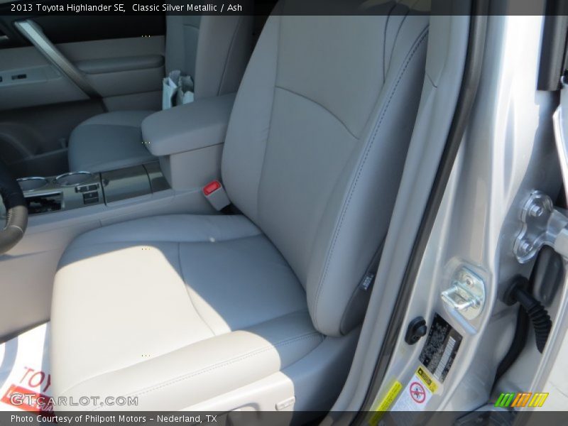 Classic Silver Metallic / Ash 2013 Toyota Highlander SE