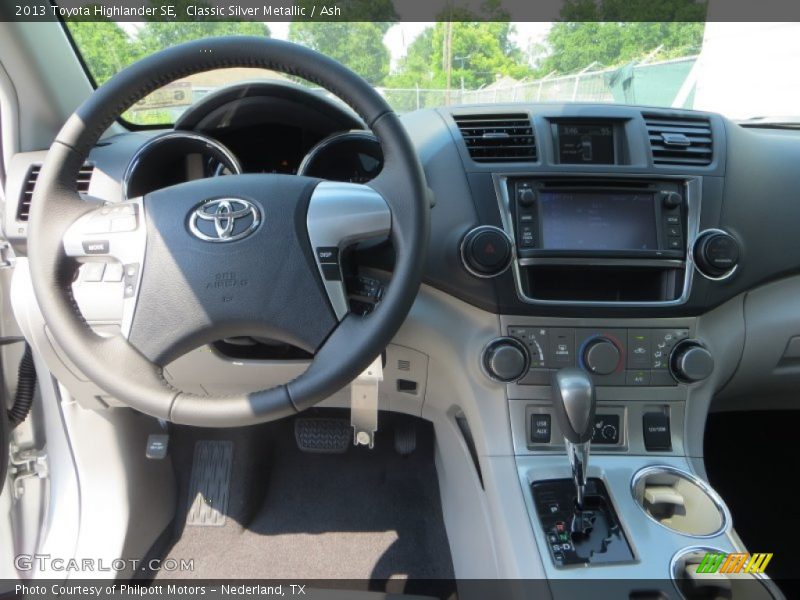 Classic Silver Metallic / Ash 2013 Toyota Highlander SE